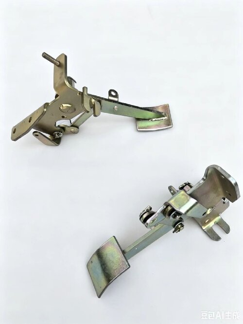 WG9925570030 Throttle Pedal Bracket Assembly – Image 3